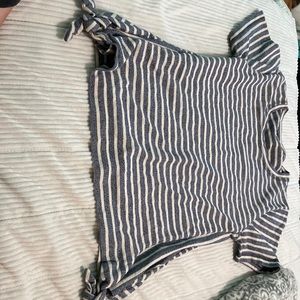 Madewell striped shirt sleeves with side tie detail. Size S